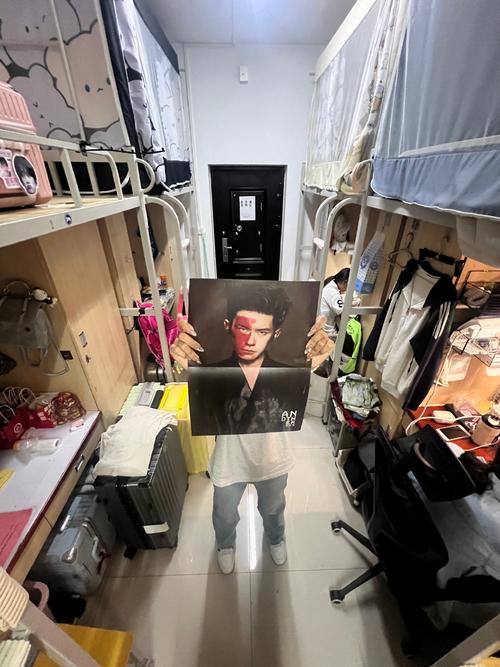 freaks抖音宿舍是真实大学生日常记录还是团队策划的剧本化内容?其走红背后藏着哪些流量密码?