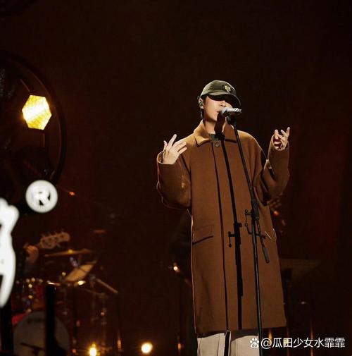 快手红人高青峰（快手ID）的爆火路径是怎样的？其内容风格如何塑造个人IP，又面临哪些发展挑战？