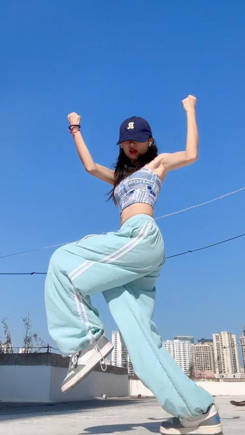 抖音boom舞蹈为何能引发全民模仿热潮?背后藏着怎样的流量密码?