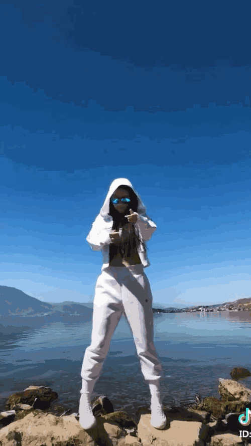 抖音iPhone动态背后,是真实生活记录还是精心策划的人设表演?