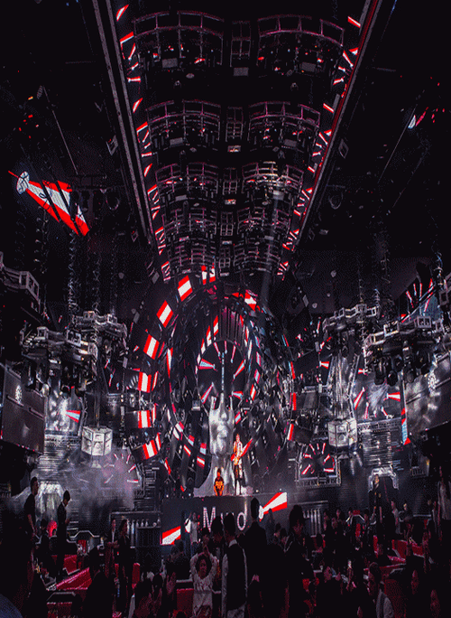 抖音iPhone动态背后,是真实生活记录还是精心策划的人设表演?