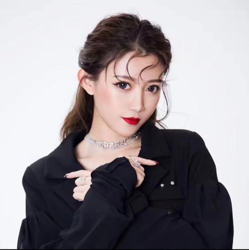 快手kk哥与小伊伊同睡事件背后是否存在未成年人保护漏洞?平台与家长该如何共同规范未成年人的网络行为边界?