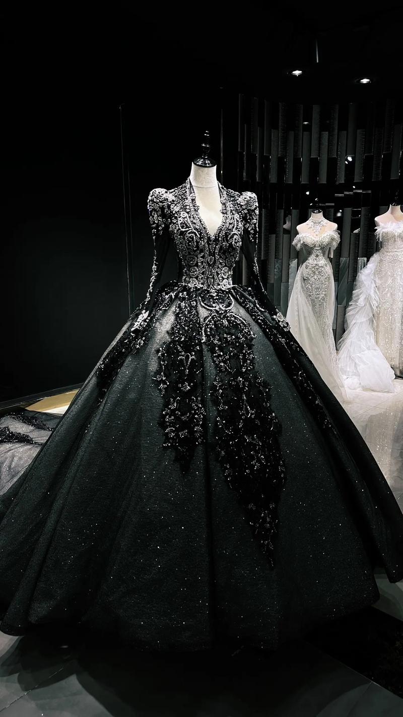 抖音流行黑色婚纱，是颠覆传统还是另类表达？背后藏着怎样的婚恋观念变迁？