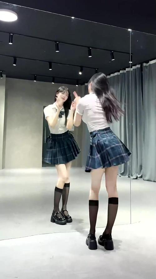 美女快手跳舞视频下载哪里安全？如何快速保存高清原版？