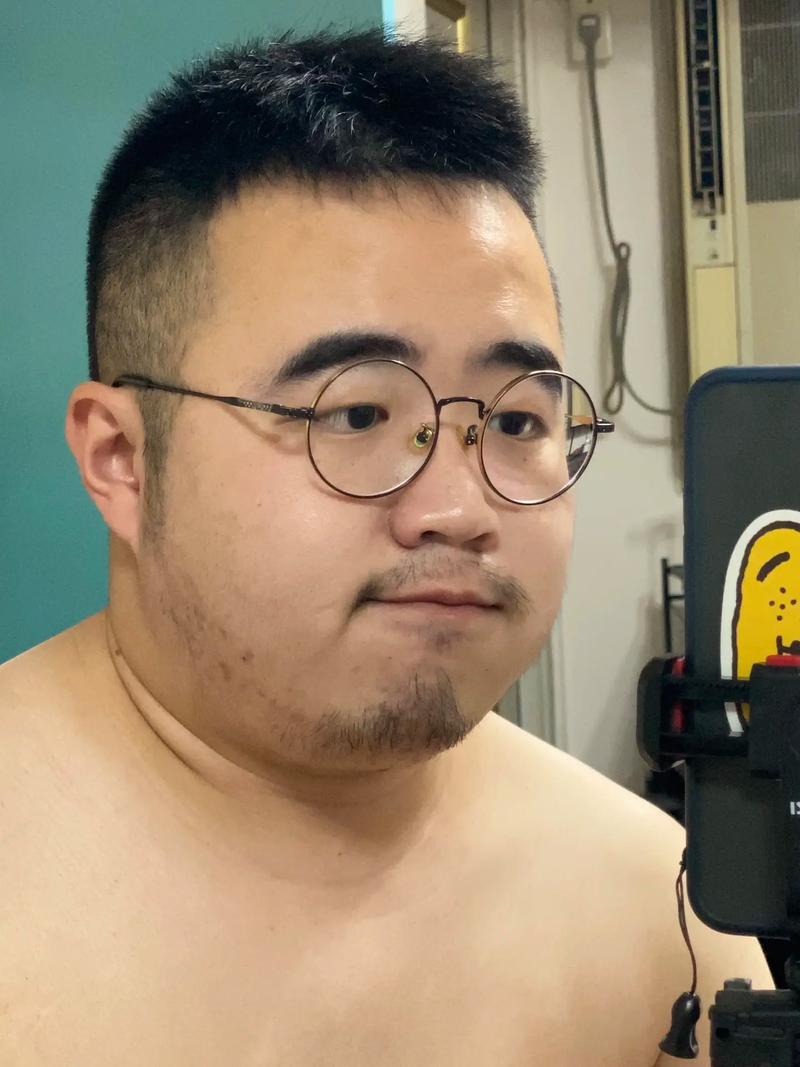 抖音小胖的B-box为何能爆火？背后是天赋还是刻意设计的网络狂欢？