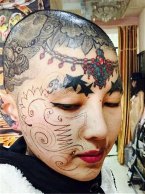 中国第一纹面女的快手ID是什么？她的纹面背后藏着怎样的故事与人生？