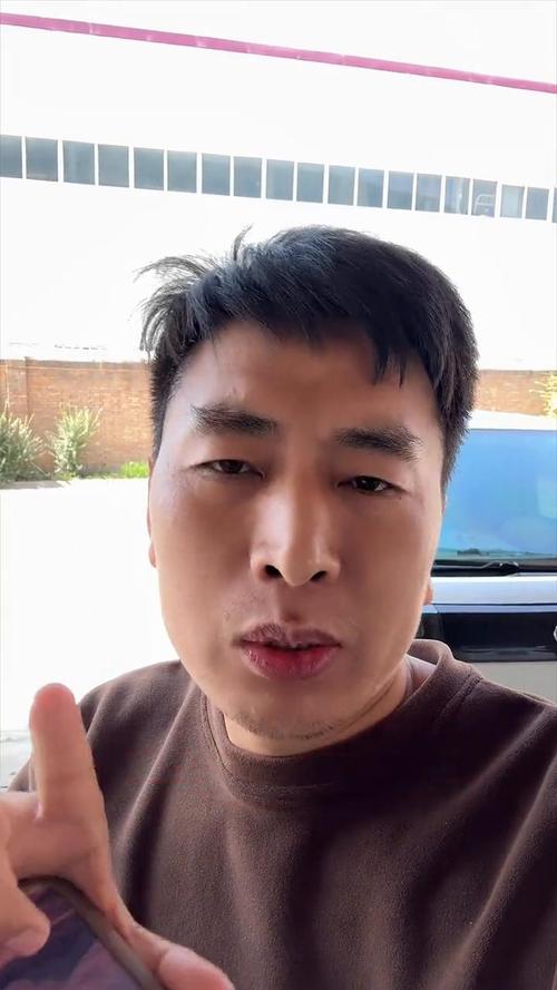 新疆小胖子打城管快手号