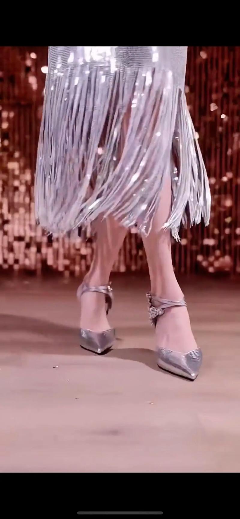 快手上穿高跟跳seve现象为何走红？背后是猎奇心理还是群体狂欢？