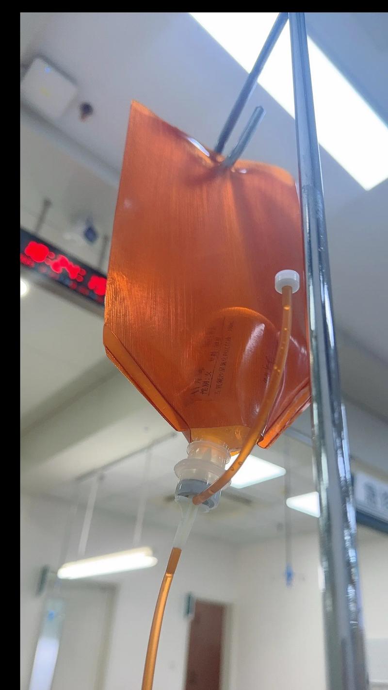 快手上头开吊瓶的快手ID是哪个?平台是否已对该账号进行违规处理?此类行为是否涉及医疗资质问题?