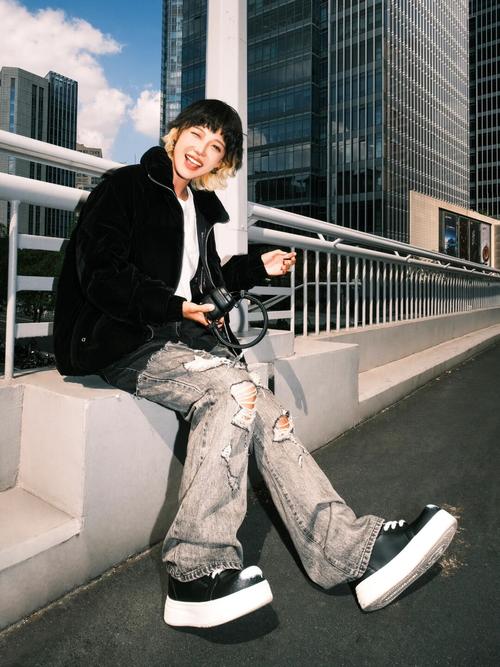 抖音shuanwei是官方认证还是灰色产业链?普通用户如何辨别与防范账号风险?