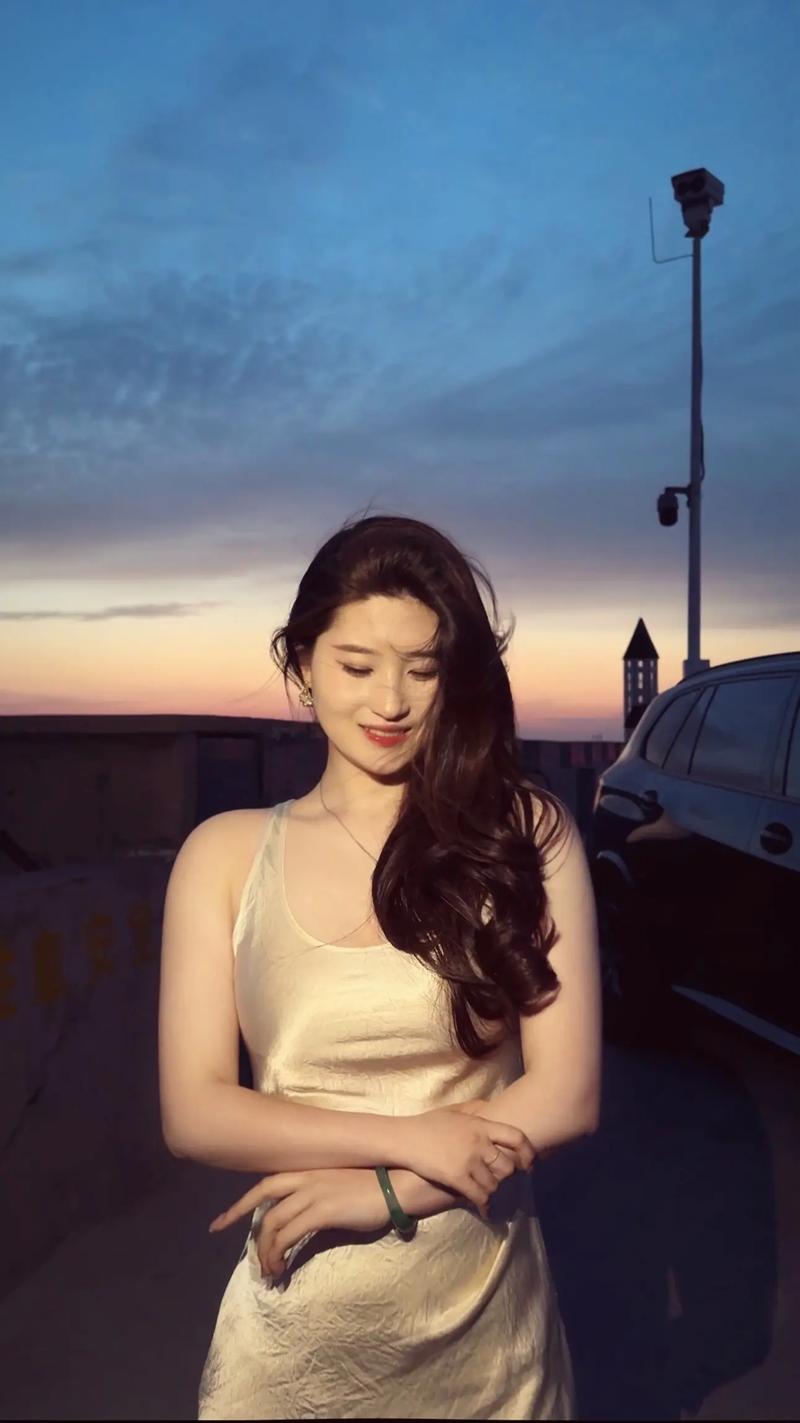 抖音tennight是什么新兴玩法?它为何能快速吸引年轻群体关注?