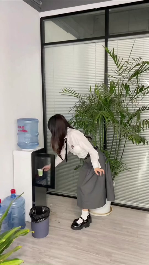 抖音热梗BGM为何总能精准戳中耳朵?爆款神曲背后的流量密码是什么?