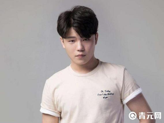 快手骚白究竟隶属于哪个电竞战队?他的职业战队背景和当前归属情况是怎样的?