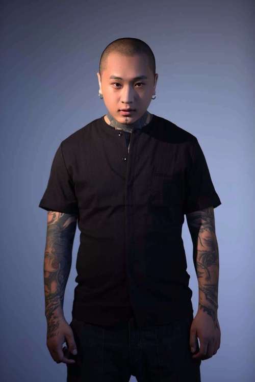 快手方丈与王逗逗直播为何能引爆流量?背后是偶然走红还是刻意运营?