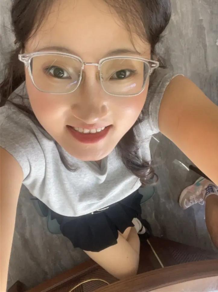 抖音里的sister现象,是真实姐妹情谊的展现,还是算法编织的虚拟人设?