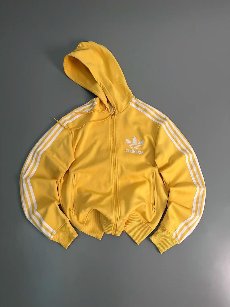 adidas在抖音如何通过内容策略撬动年轻用户,实现品牌声量与销量的双重突破?