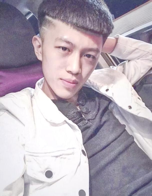 牌牌琦快手号背后,他如何从普通主播跃升为快手现象级红人?