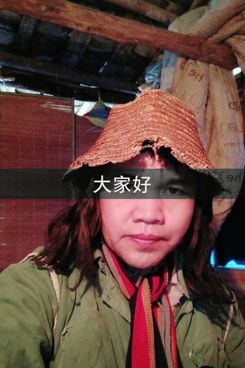 快手乞丐唱歌视频爆红背后,是真实命运触动还是流量造作的另类狂欢?