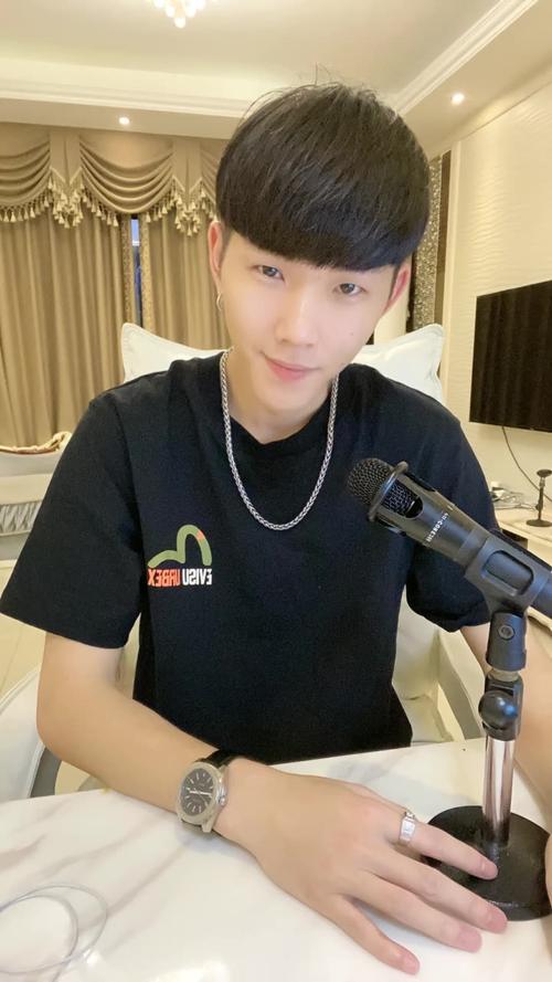 快手太阳杰的原名是什么?他的艺名背后有着怎样的故事或含义?