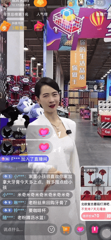 抖音广告里的甜美妹子是谁?她们是如何被选中并成为广告主角的?