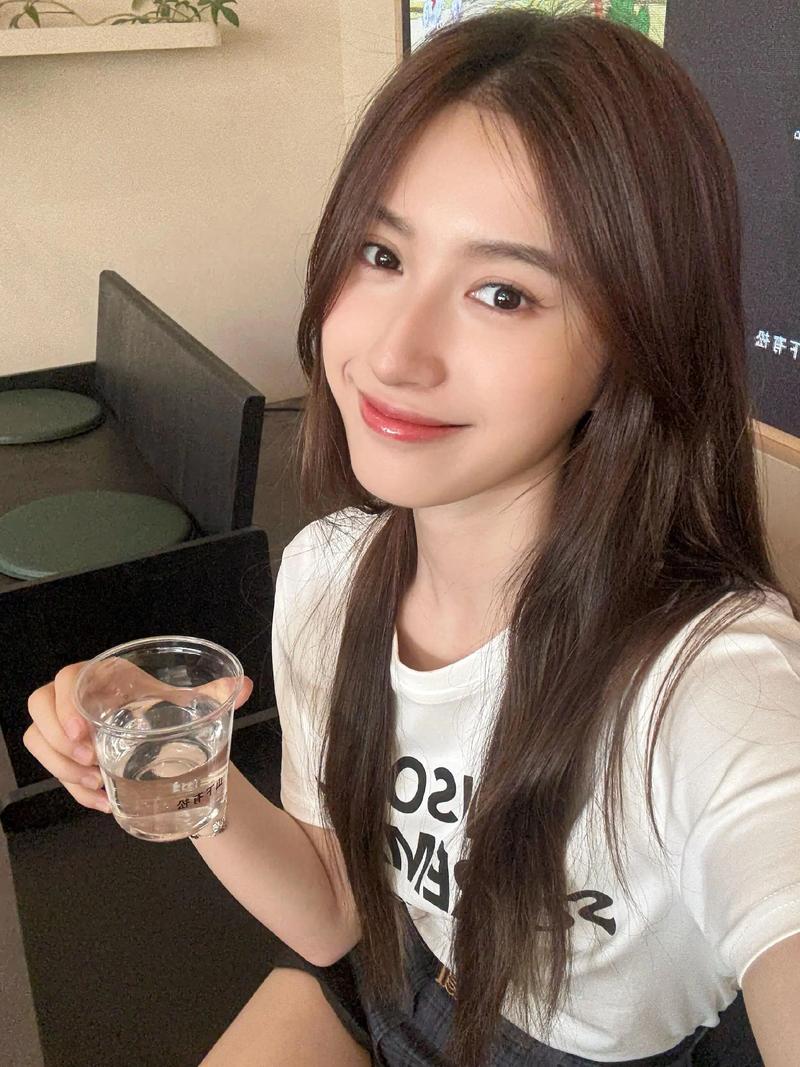 metoo抖音嘉欣事件背后,职场性骚扰指控与网络舆论如何交织影响当事人?