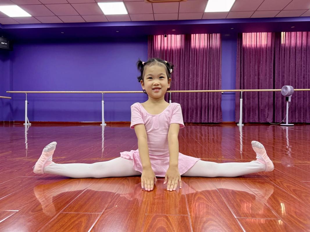 抖音爆款舞蹈全部都是你为何能引发全民模仿热潮?背后藏着哪些流量密码?