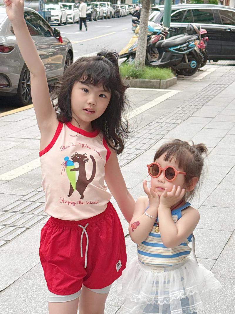 抖音上那个可爱小女孩模特叫什么名字?她的视频里都拍了哪些内容?