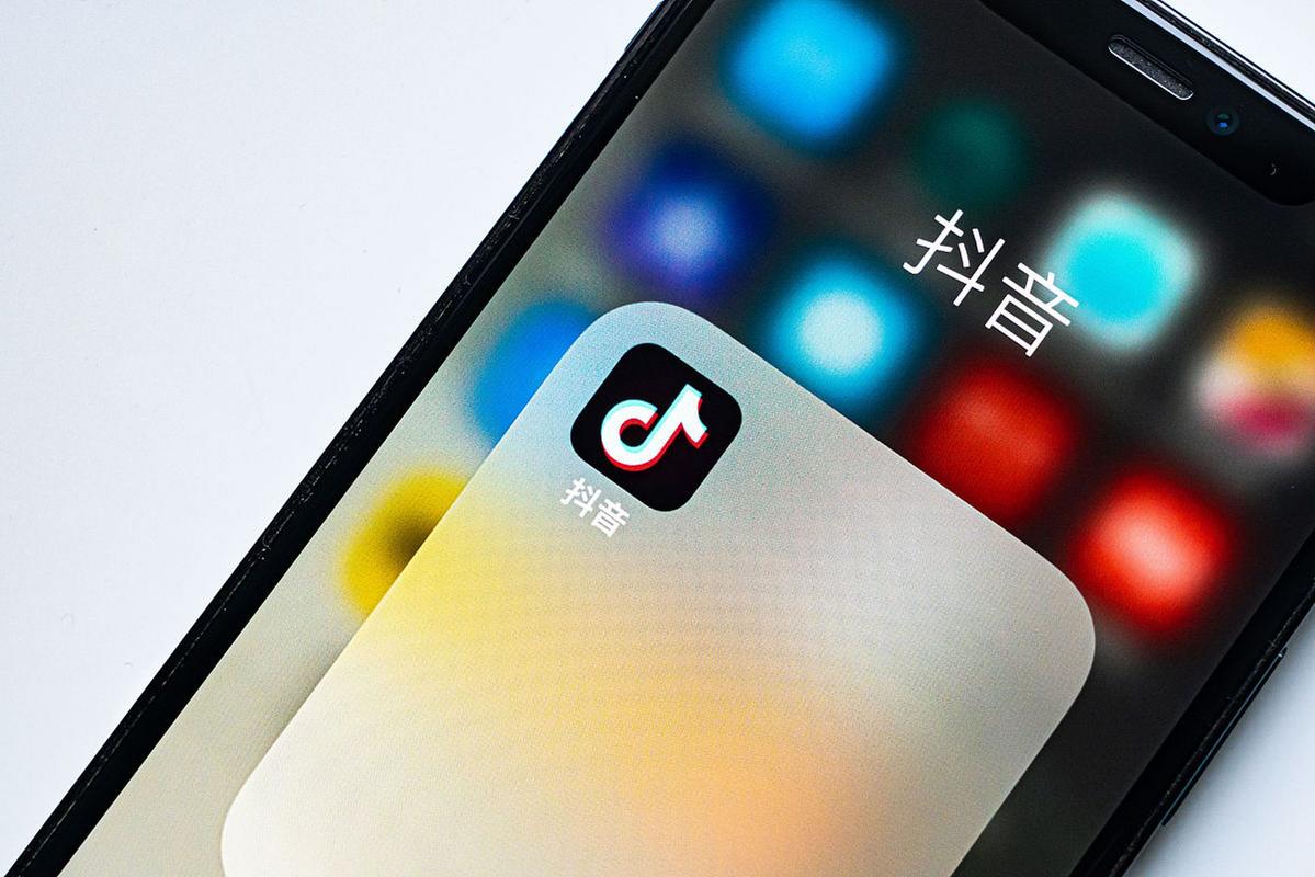 抖音里的视频究竟存储在哪里?是云端服务器还是本地设备?普通用户能找到这些视频的原始文件吗?