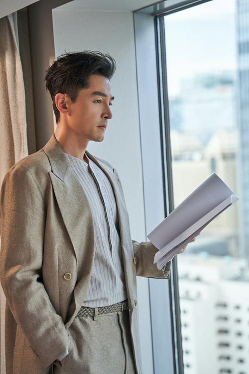 为什么小红书上胡歌锁屏壁纸能成为爆款?是氛围感绝了还是胡歌颜值太能打?