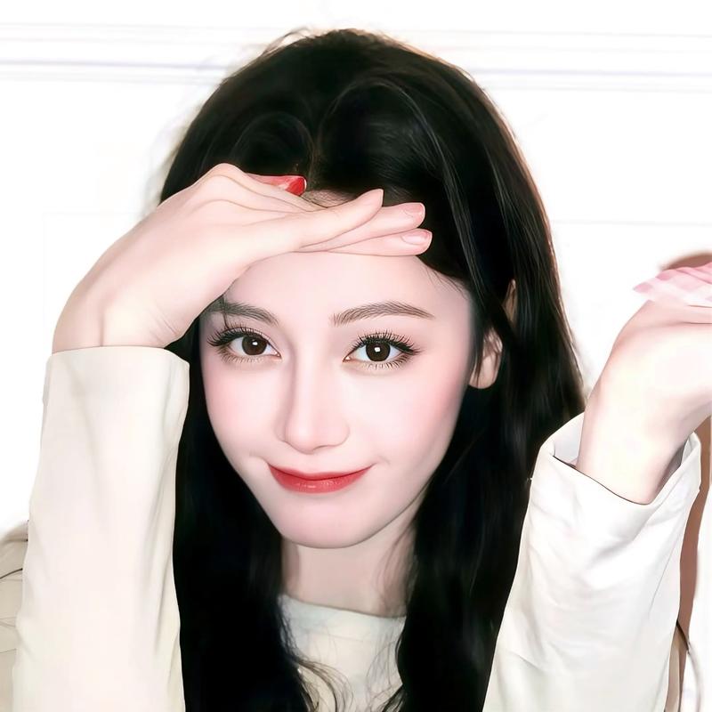 快手长相神似迪丽热巴的用户,是天然 resemblance 还是刻意化妆打造?