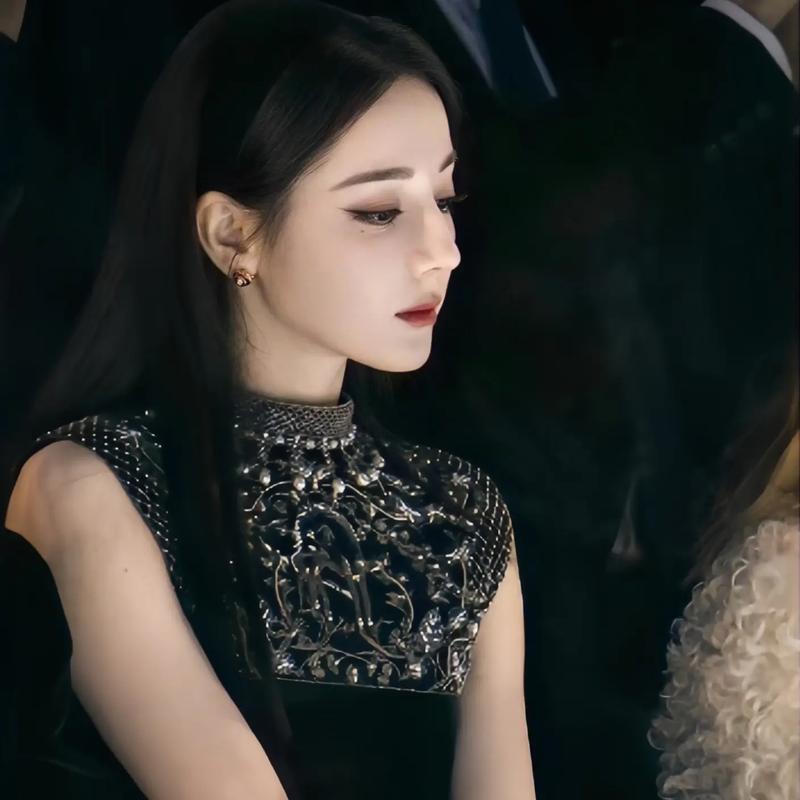 快手长相神似迪丽热巴的用户,是天然 resemblance 还是刻意化妆打造?