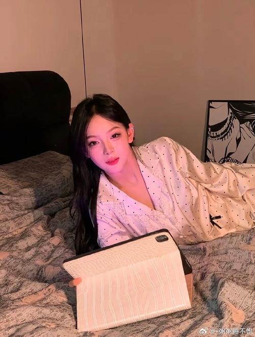 快手周周小可爱的纹身背后藏着怎样的故事与意义?