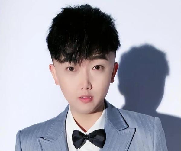 2025快手红人同款热潮背后,哪些单品能真正引爆流量,又藏着哪些被忽略的消费陷阱?