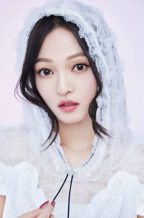 抖音爆火的张韶涵,是什么让她在短视频平台再掀热潮,经典情怀与流量密码如何碰撞出新火花?