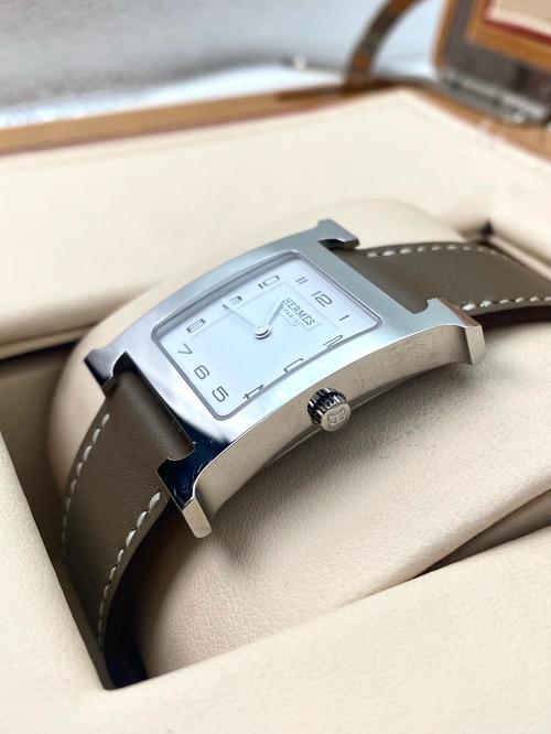 小红书上的爱马仕手表为何能成为爆款?是品牌溢价还是另有玄机?