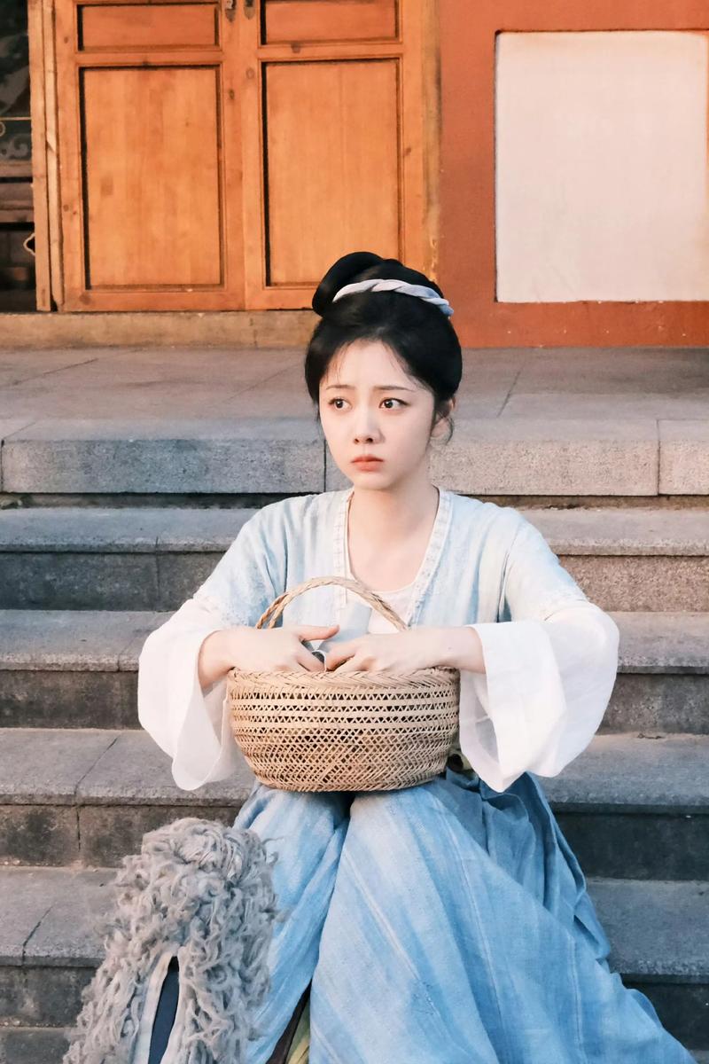 熊梓淇谭松韵抖音合体引热议,是剧粉狂欢还是另有新动向?