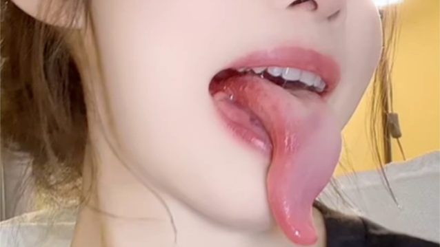 快手上女子秀舌头是才艺展示还是博眼球?背后藏着怎样的流量密码?