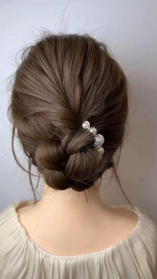 快手单人编发视频怎么拍才能不单调?一个人在家拍编发教程,镜头怎么转才能不尴尬?手部特写和整体步骤怎么兼顾?