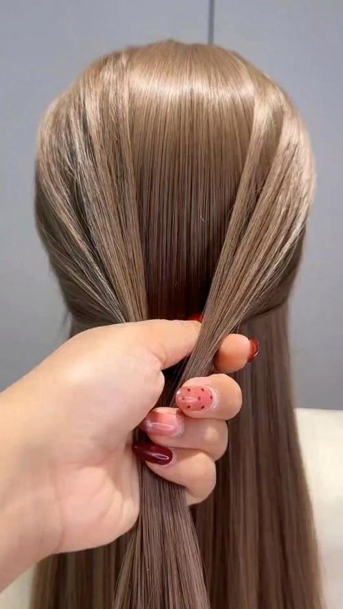 快手单人编发视频怎么拍才能不单调?一个人在家拍编发教程,镜头怎么转才能不尴尬?手部特写和整体步骤怎么兼顾?