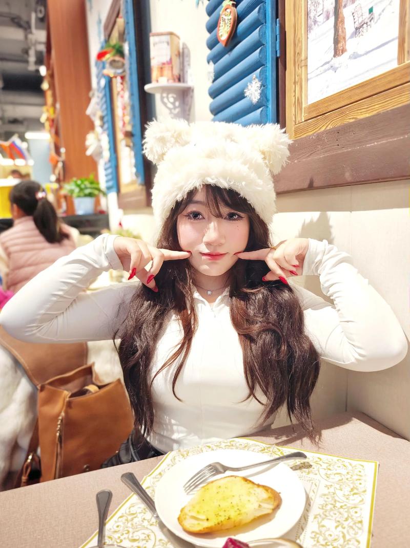 快手白小咩咩咩呀微博账号的内容风格和运营策略是什么?