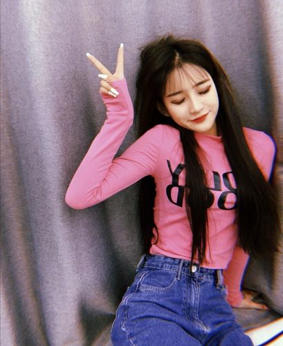 快手卖衣服的网红有哪些头部玩家?他们的选品和运营逻辑有何不同?