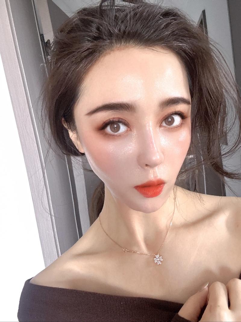 2025年小红书底妆趋势大揭秘，到底哪些成分和配方会成为下一个爆款？