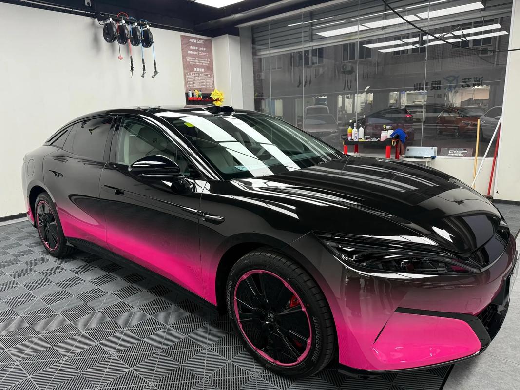 抖音变色汽车是贴膜魔术还是视觉骗局?揭秘流量背后的真假变色技术