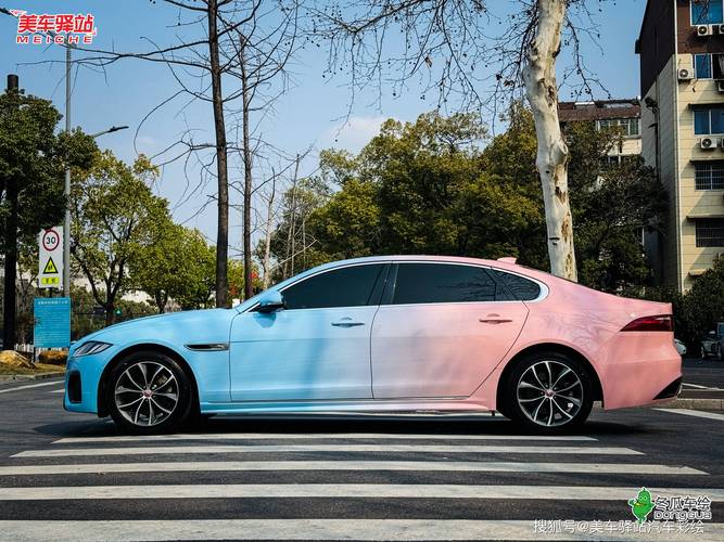 抖音变色汽车是贴膜魔术还是视觉骗局?揭秘流量背后的真假变色技术