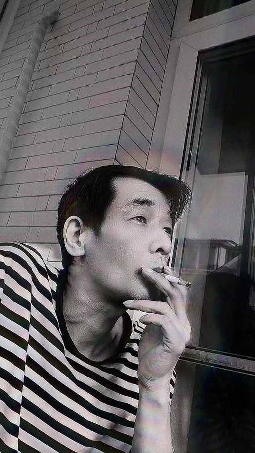 抖音黑白特效如何一键转换?滤镜参数调整技巧与怀旧氛围营造指南